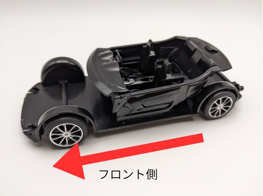 楽プラ８６にシャーシと内奥を取り付けた画像