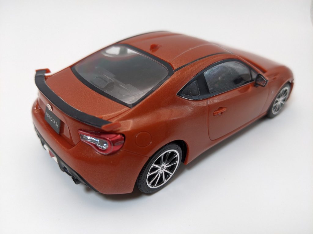 楽プラ８６にリアウィング・外装シールを貼り付けた後ろからの画像