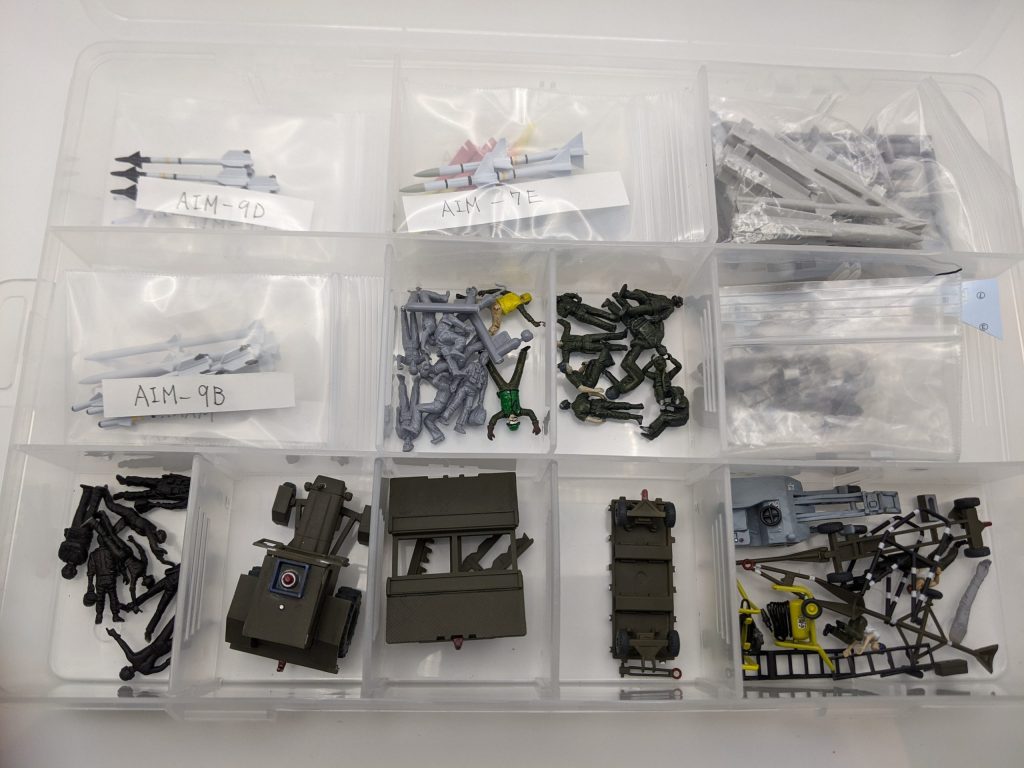 100均セクションケースに小物類を収納した画像