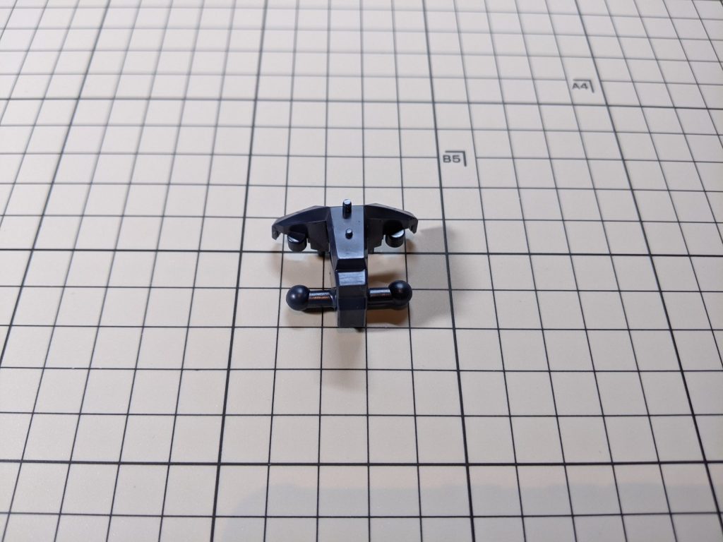 オルファカッターマットA3にパーツを置いた画像