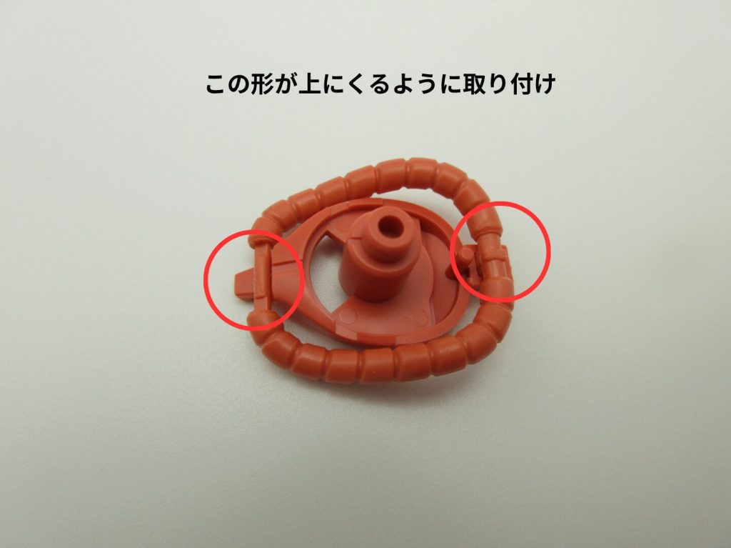 HGシャア専用ザク2の頭部組み立てを解説している画像2