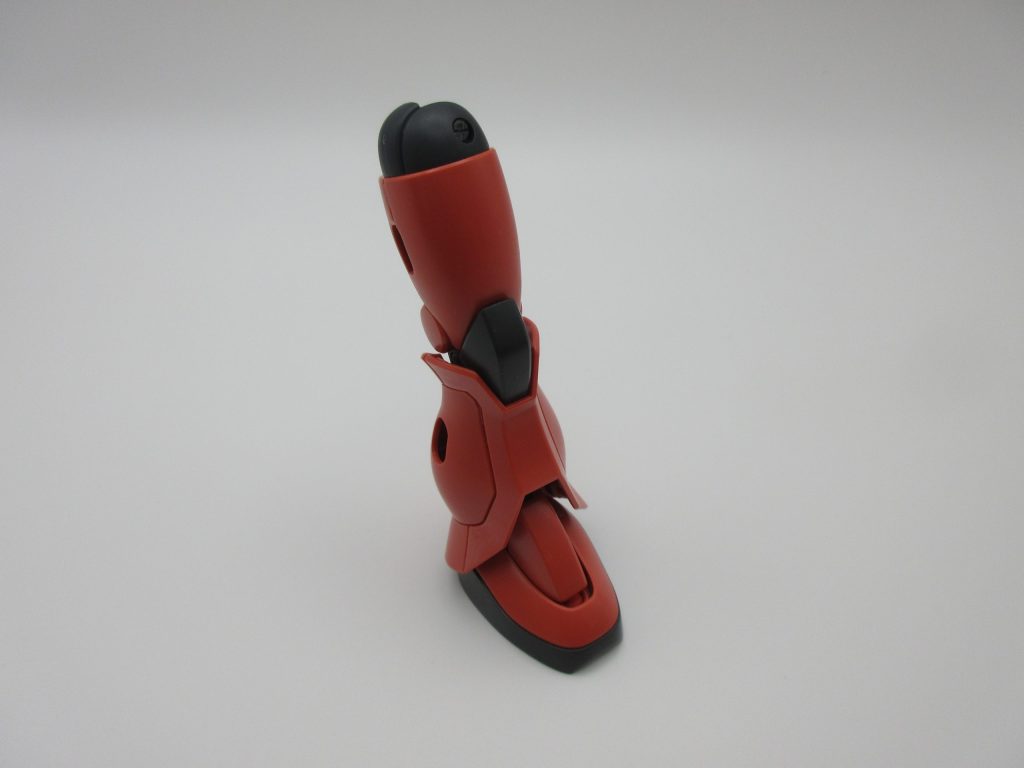 HGシャア専用ザク2の右足の組み立てを解説する画像5