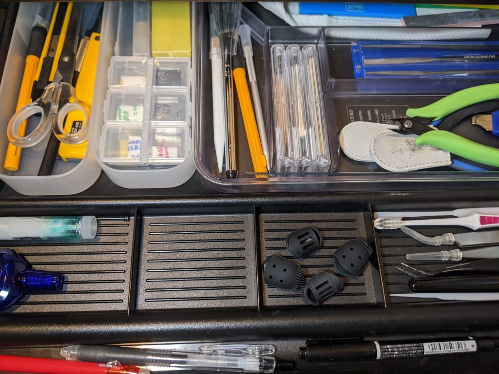 プラモ工具を収納した引き出しの画像