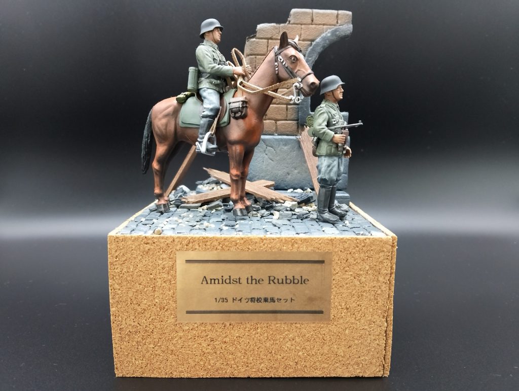 タミヤ1/35ドイツ将校乗馬セットの展示に銘板を付けた画像