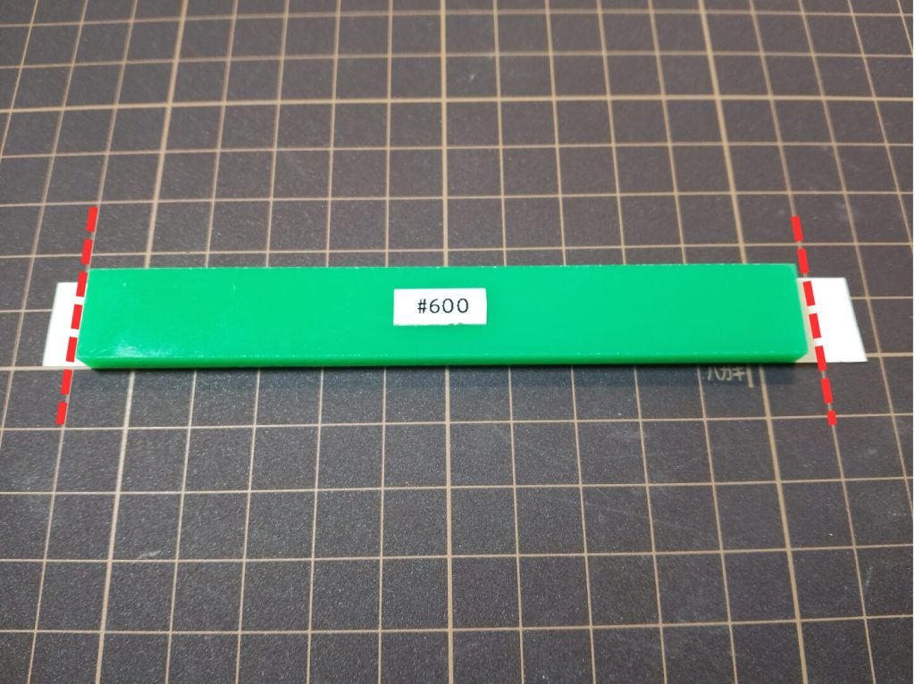 FFボードアクリルに両面テープ貼り付ける画像