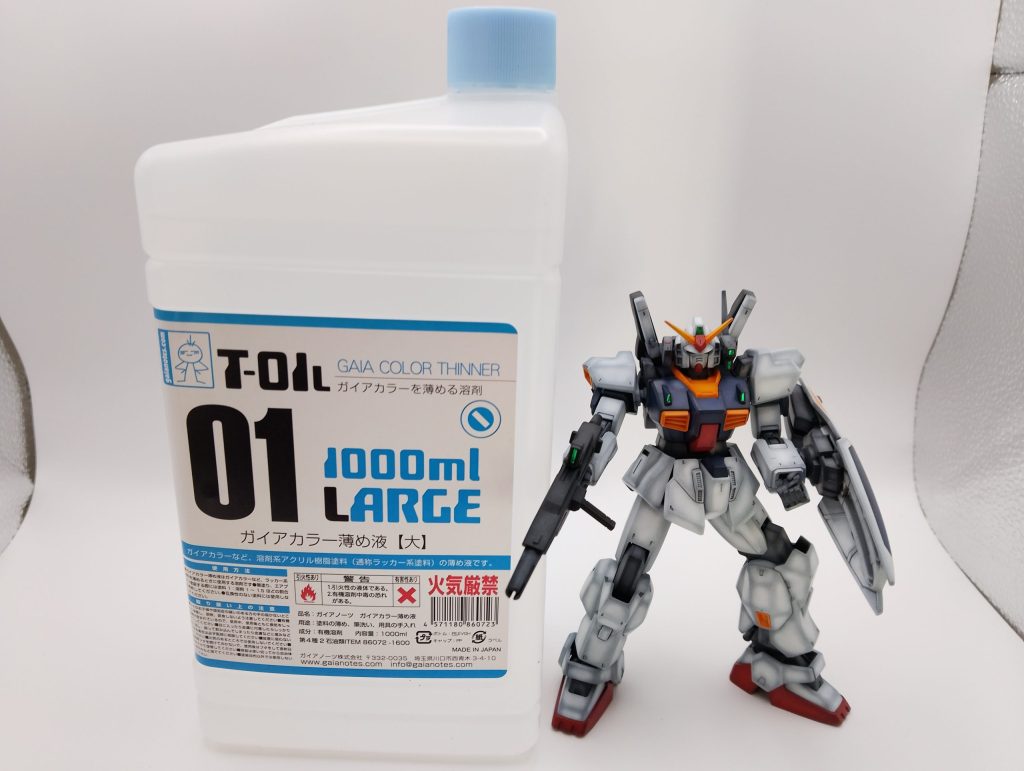 ガイアノーツT-01とHGガンプラを並べて大きさを比較した画像