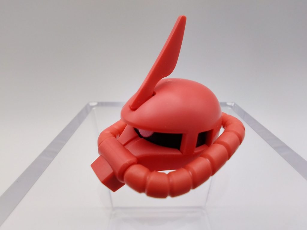 HGシャア専用ザクⅡの頭部でつや消し前後を比較する画像(後)
